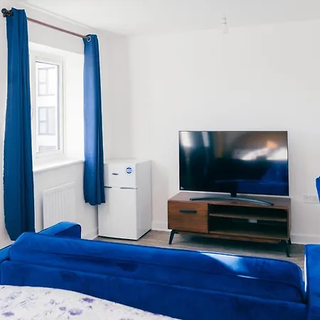 Oakley Place Apartment *